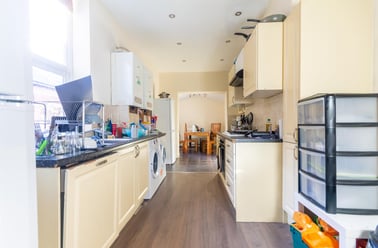 Sunbury Avenue, Jesmond, Newcastle - Image 2